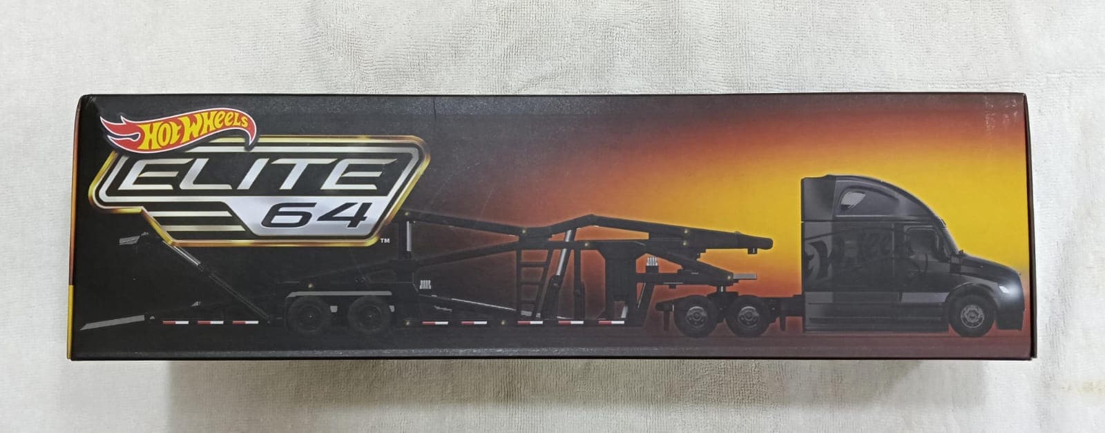 HOT WHEELS ELITE 64 Freightliner Cascada - Image 1